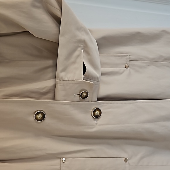 Trench coat - Picture 2 of 3